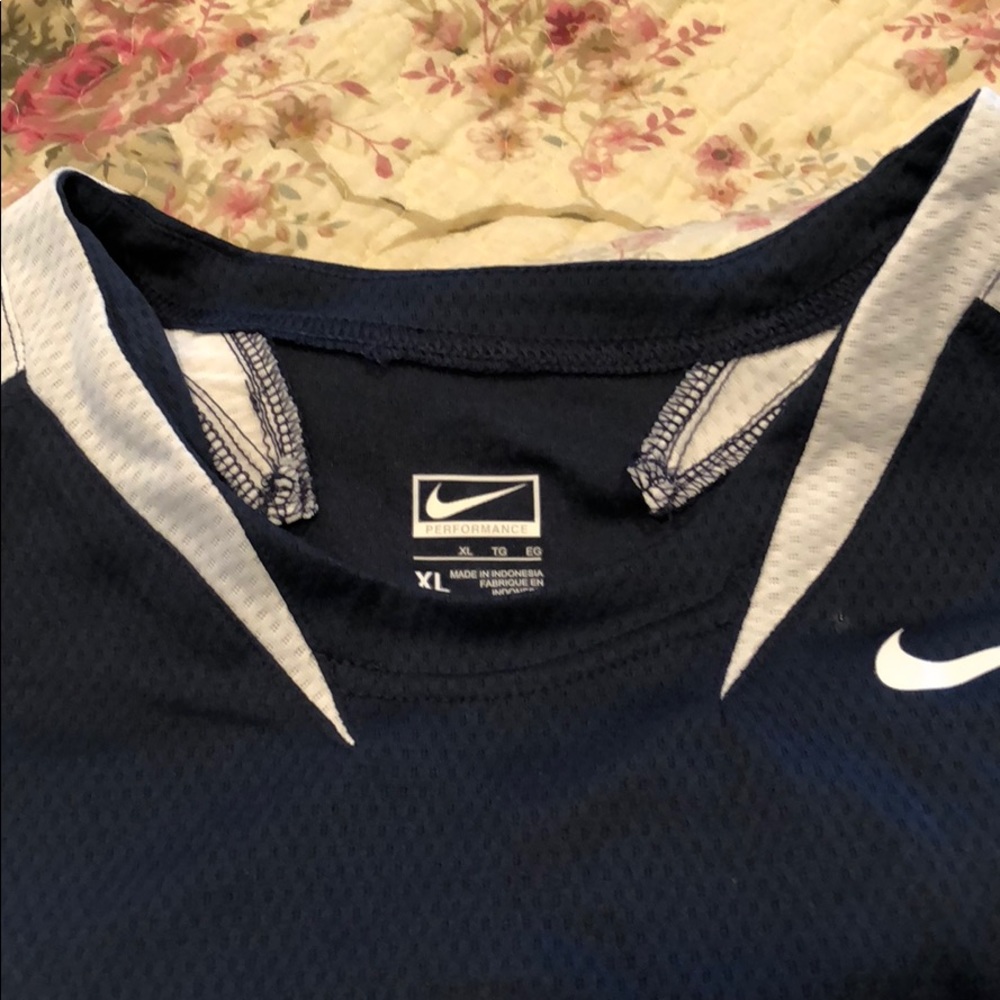Men’s Nike shirt - Picture 2 of 4